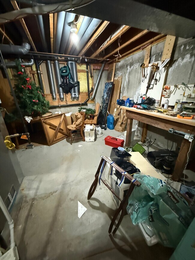 Building Photo - 2620 Briarwood Dr