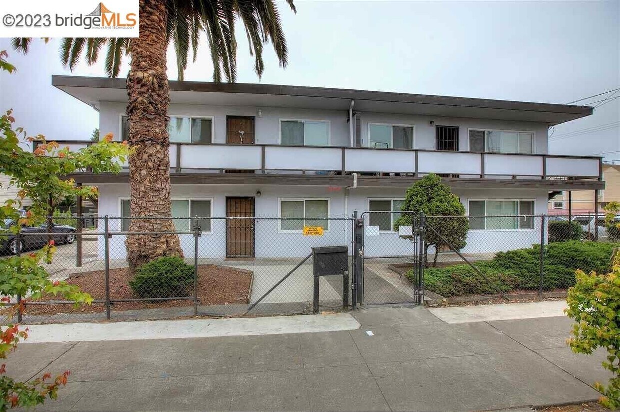 Foto principal - 1745 Chase St