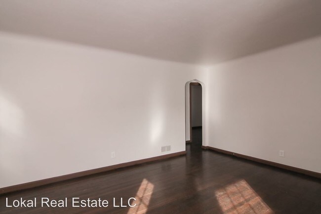 Foto del edificio - 6214 Laverne Ave
