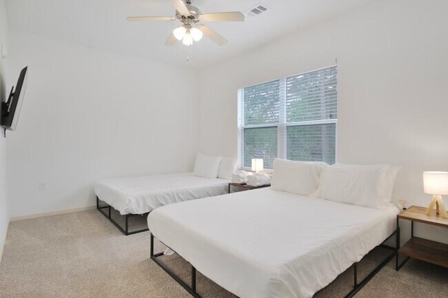 Foto del edificio - 8325 Coventry Ct