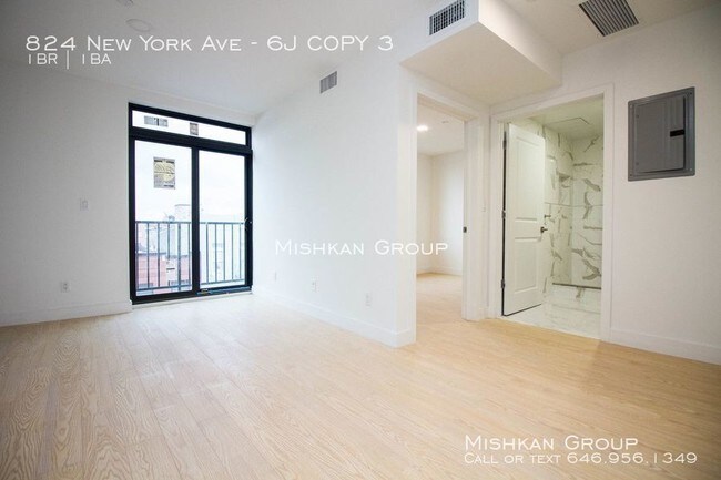Building Photo - Bright airy studio with condo finishes
