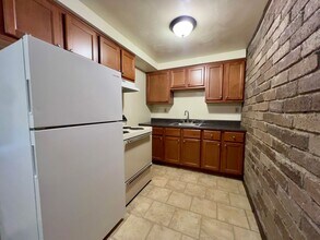 Building Photo - 103 Kellywood Manor