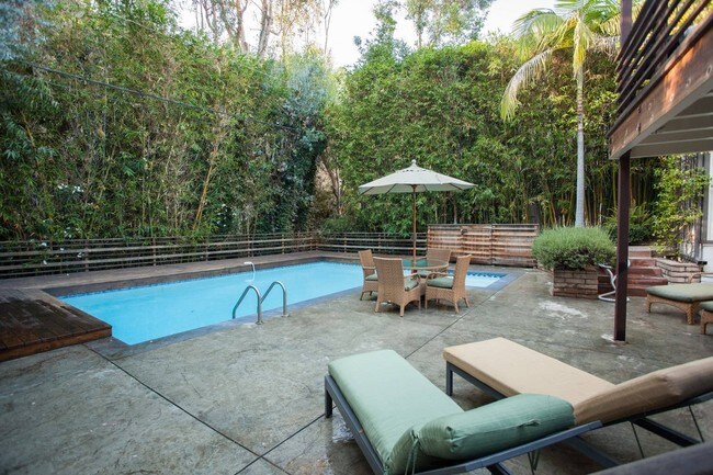 Building Photo - 683 Bienveneda Ave