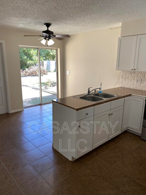 Foto del edificio - 7628 Carrier Rd