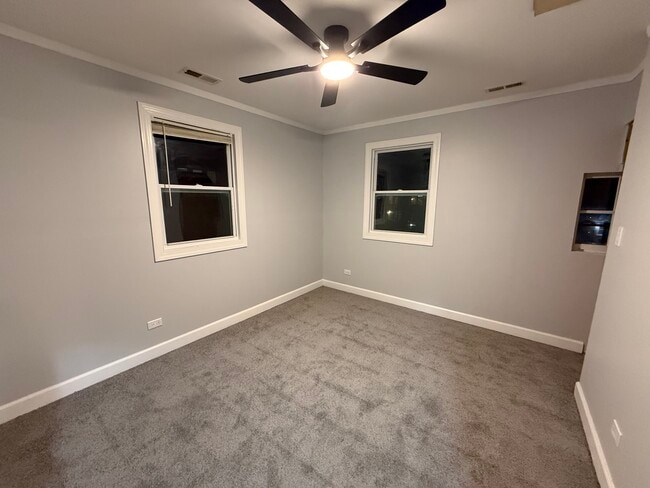 Foto del edificio - 5351 N Kimball Ave