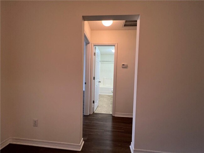 Foto del edificio - 8450 N Kendall Ct