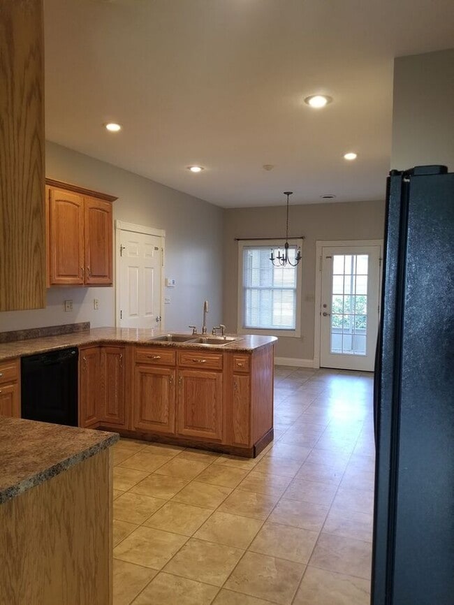 Building Photo - Large Duplex Overlooking Idle Creek
