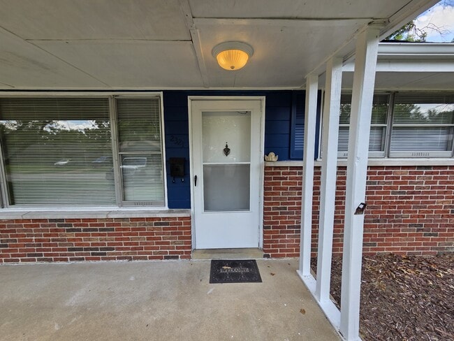 Building Photo - 2321 Noll Dr