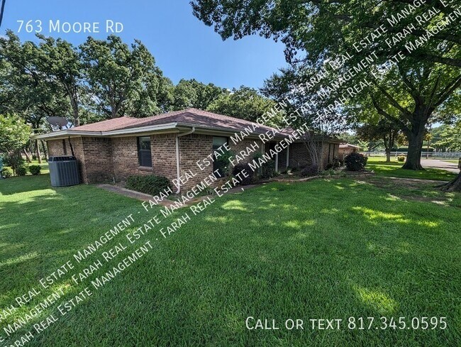 Foto del edificio - 763 Moore Rd