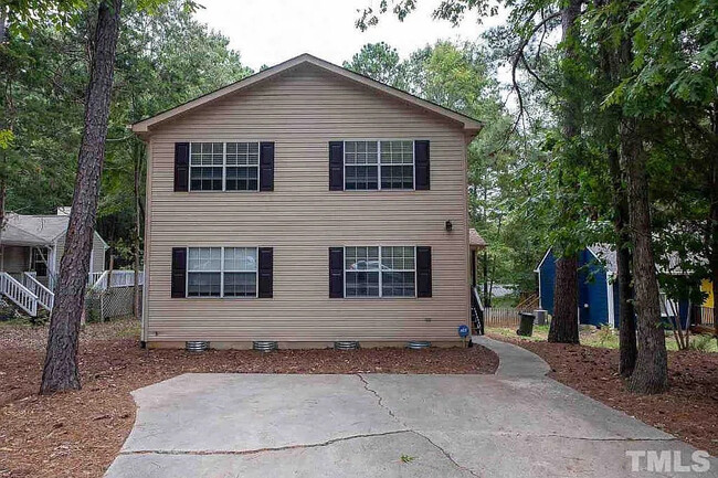 Foto del edificio - Room in House on Forsyth Dr