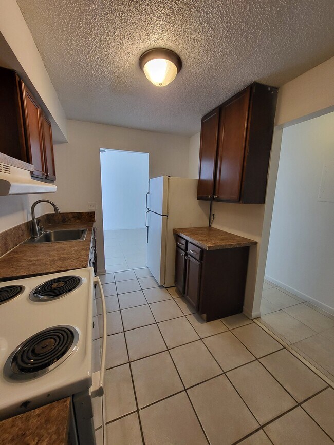 Building Photo - 8230 San Jose Manor Dr E