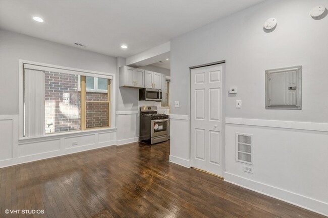 Building Photo - 4212 S King Dr