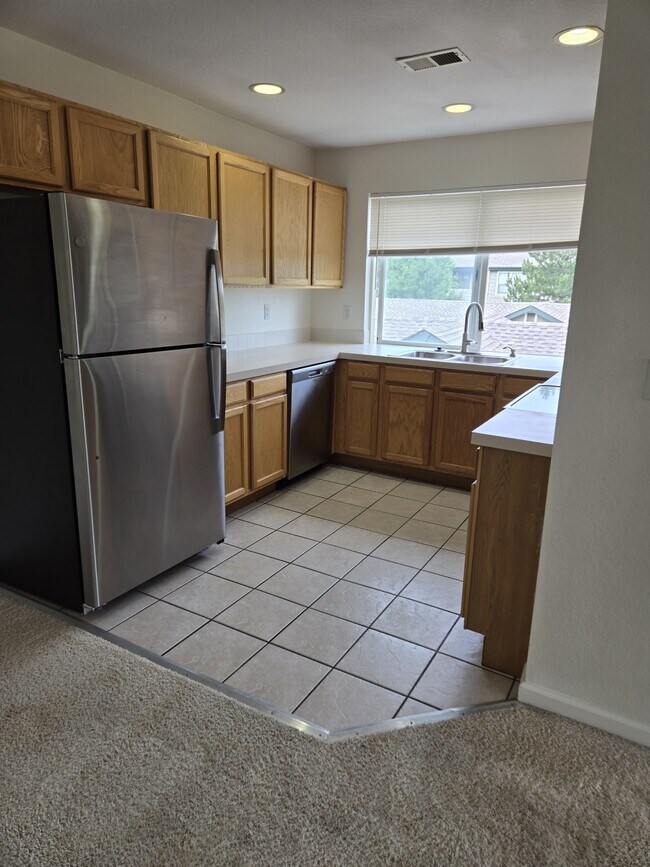 Foto del edificio - 5225 White Willow Dr