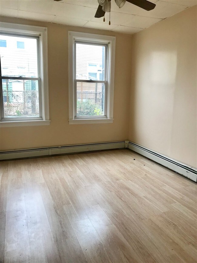 Foto del edificio - 38 W 52nd St