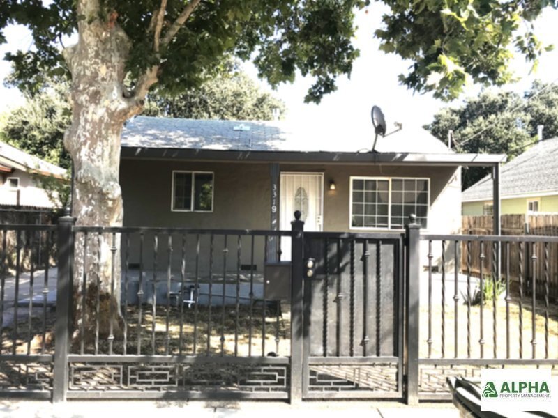 Primary Photo - New ; paint , Stove , hood &amp; front gate