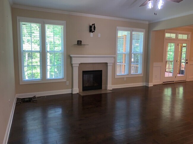 Foto del edificio - 2486 Golden Forest Dr
