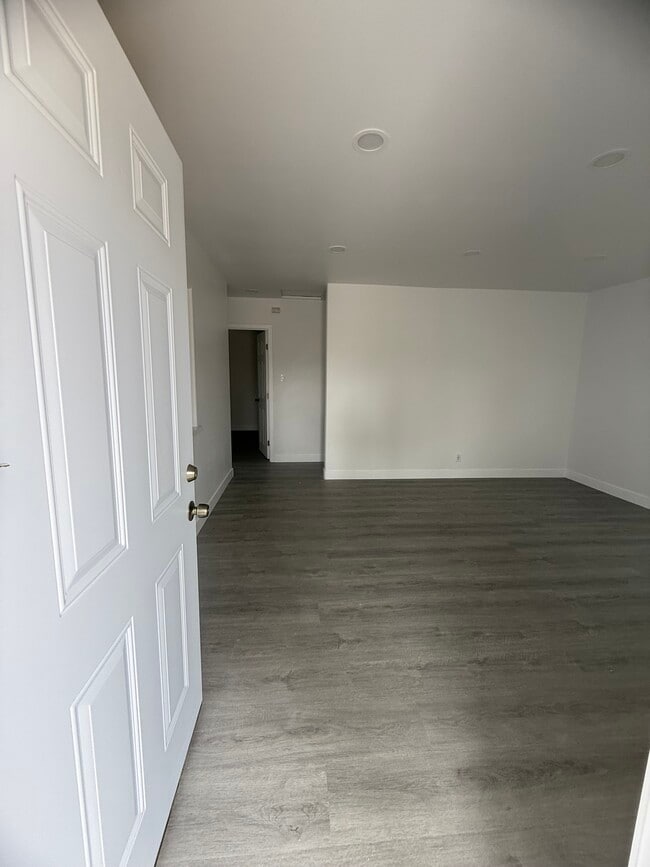 Living room - 1212 S Temple Ave