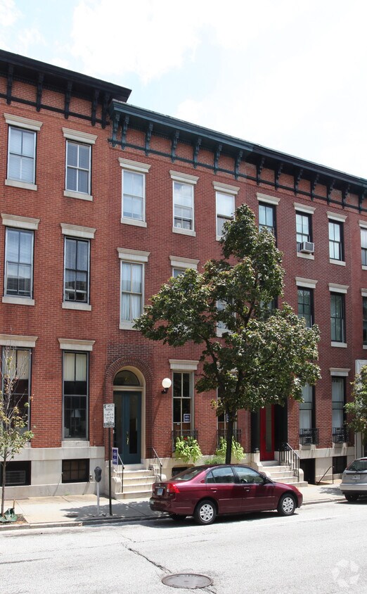 Building Photo - 927 St Paul St