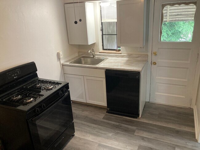 kitchen - 117 Amherst Ave