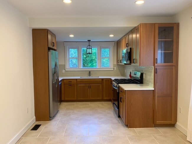 Building Photo - 140 Ames St