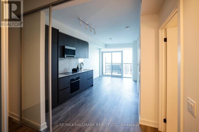 Photo du bâtiment - 117-3117 Broadway Ave