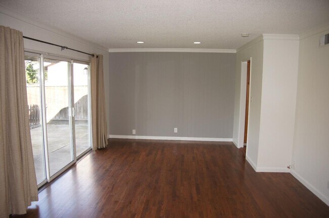 Building Photo - 1499 Hillsdale Ave