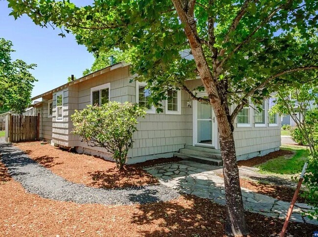Foto del edificio - 3 Bedroom Home on Large Corner Lot!