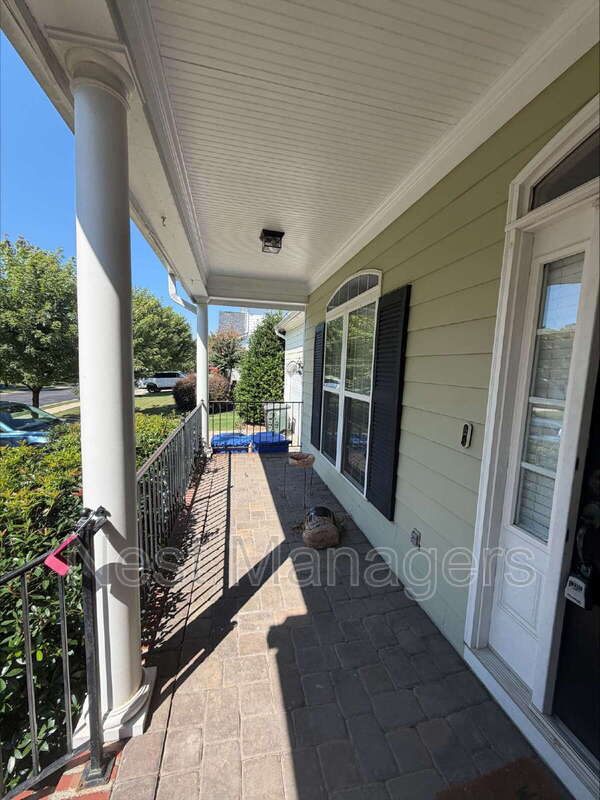 Building Photo - 2409 Thorngrove Ct