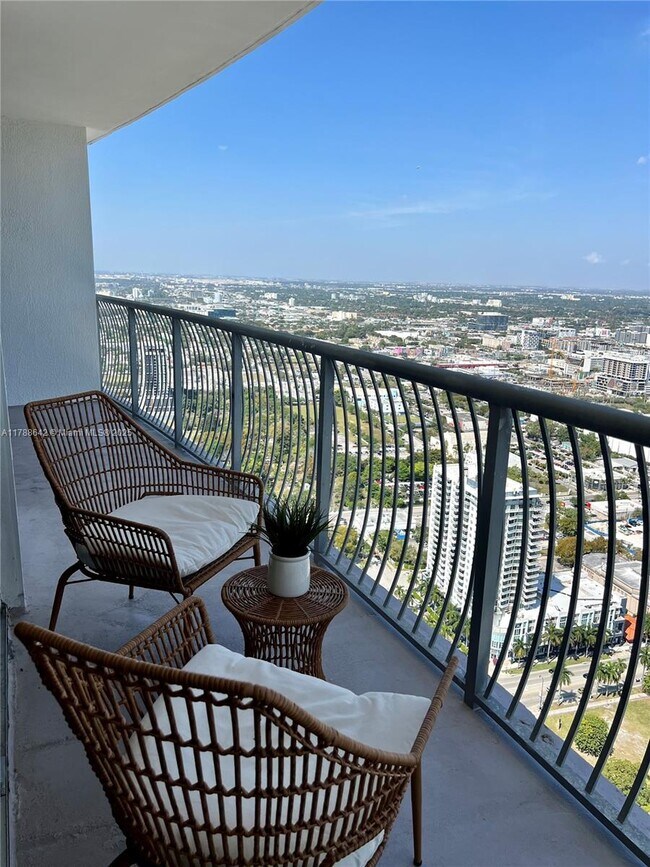 Foto del edificio - 1750 N Bayshore Dr