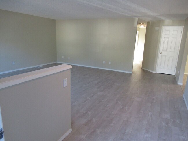 Foto del edificio - Update Three Bedroom in South Salem
