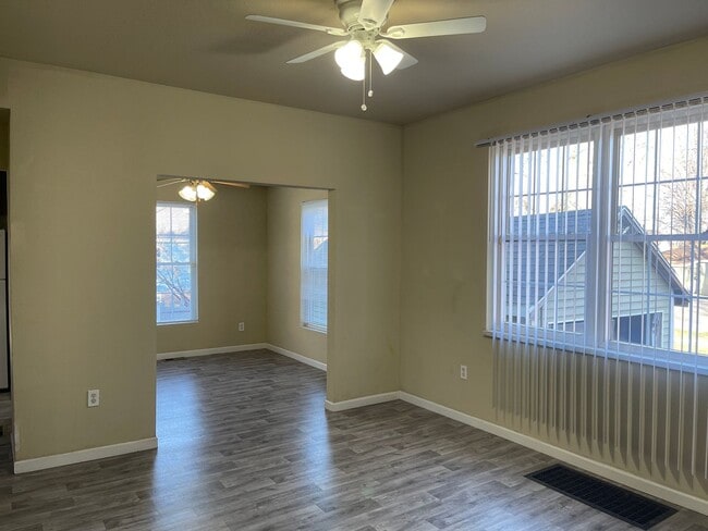 Foto del edificio - 38 E Beardsley Ave