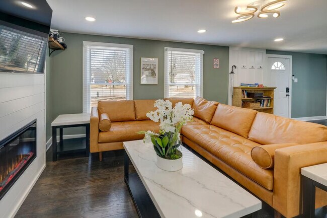 Building Photo - 500 Shelfar Pl