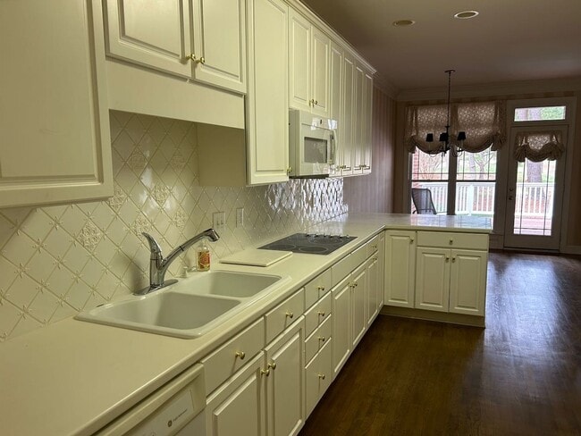 Building Photo - Beautiful Views - Wakefield Townhouse