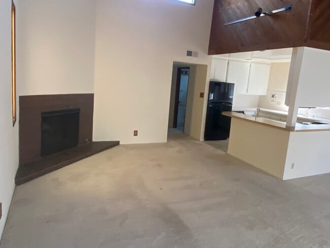 Building Photo - 826 Bard St