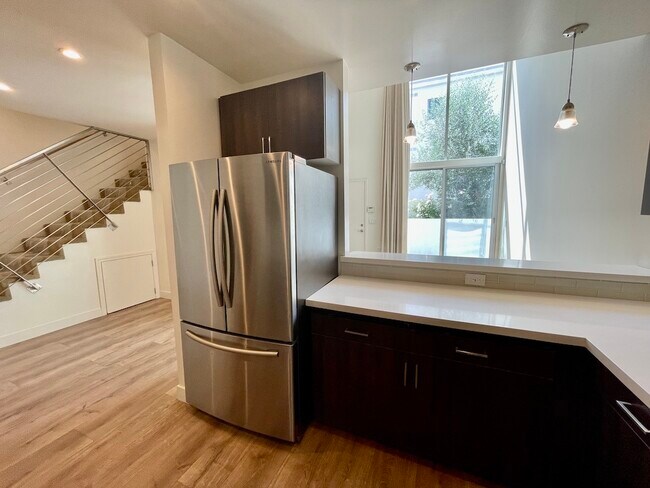 Foto del edificio - 6133 Fountain Ave