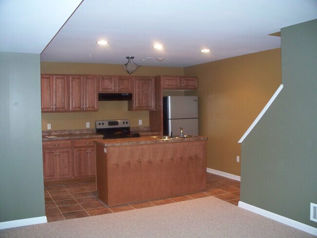 Foto del edificio - 3400 E River Rd