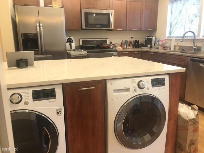 Foto del edificio - 2 br, 1.5 bath Apartment - 410 Noble St