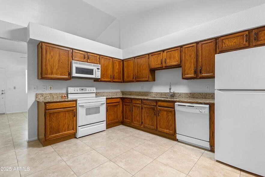 Primary Photo - 5136 E Evergreen St