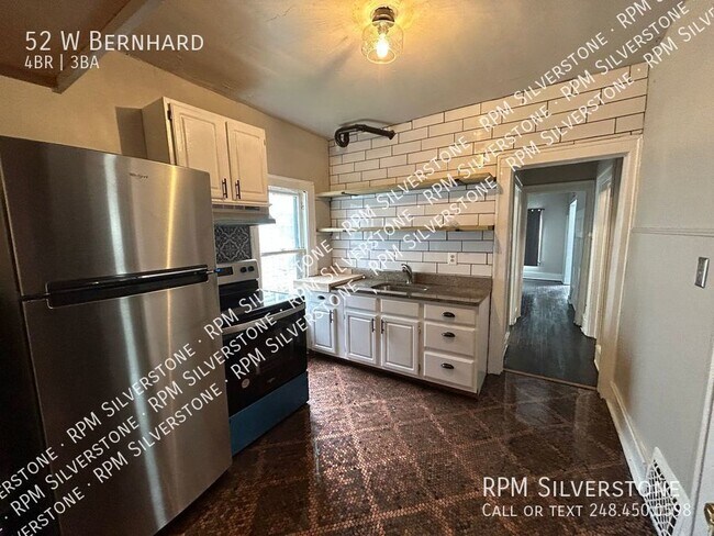 Foto del edificio - Spacious 4-bedroom