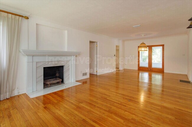 Foto del edificio - 1235 Ayrshire St