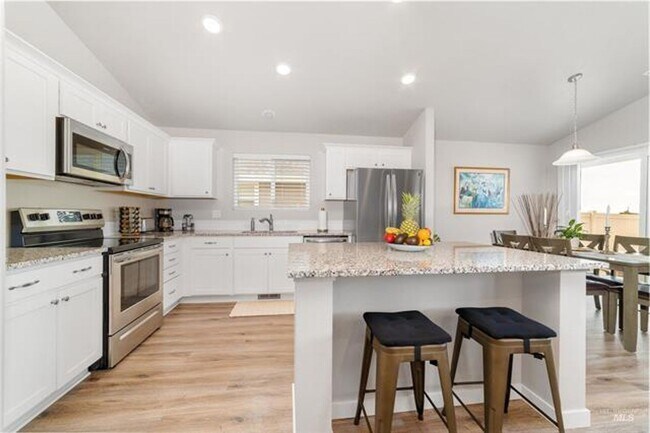 Foto del edificio - $500 OFF OCTOBER RENT!