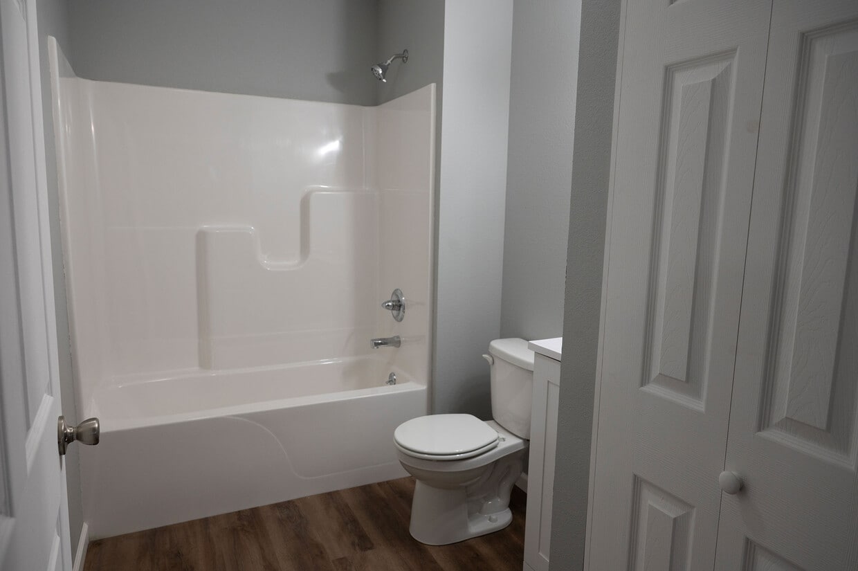 Building Photo - 809 N Main St