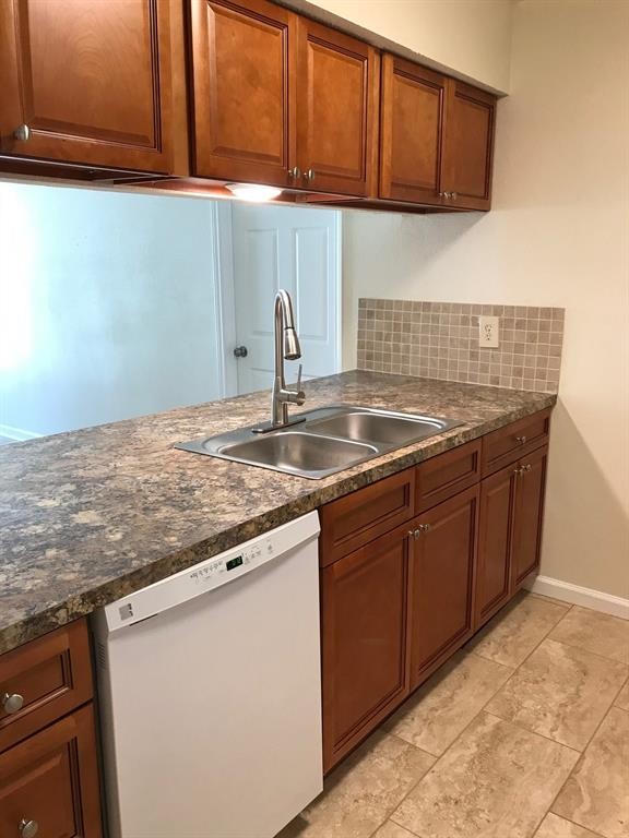 Foto del edificio - 15518 Waverly Dr