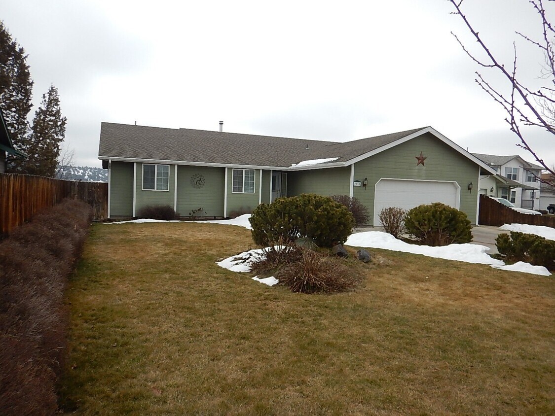 Foto principal - Home on Large Lot Overlooking Barnes Butte...