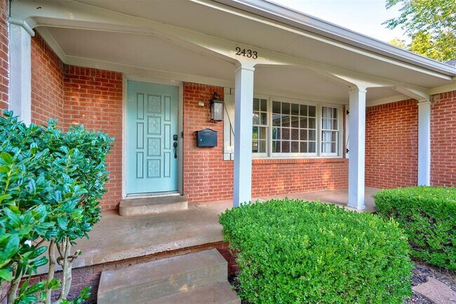 Foto del edificio - 2433 Gladstone Terrace