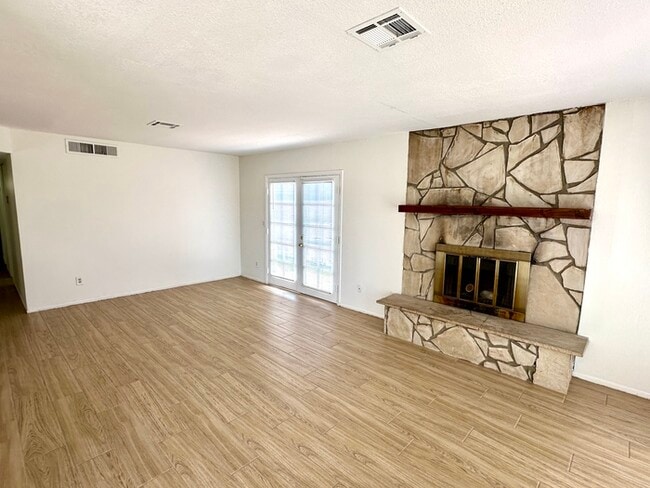 Building Photo - Nicely updated Marlette Estates home with pool, 3 beds, 2 baths.