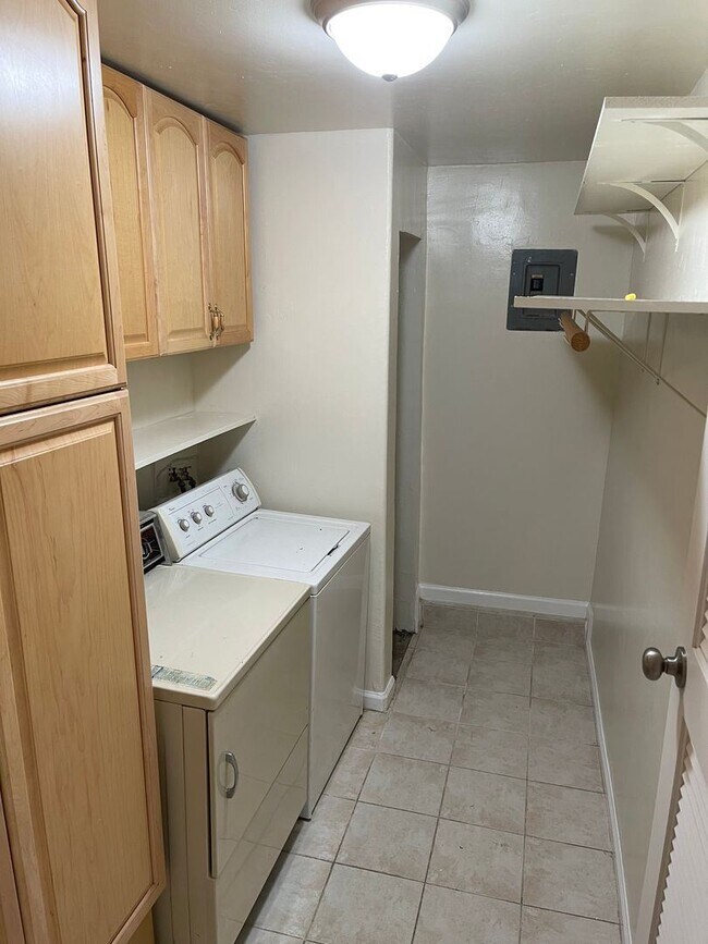 Building Photo - 4 br, 2 bath House - 1851 San Anselmo