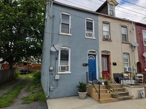 Building Photo - 227 Mill St