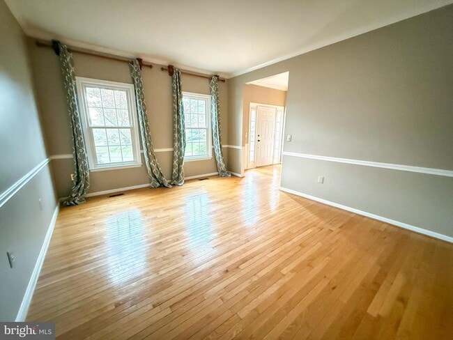 Foto del edificio - 15292 Surrey House Way