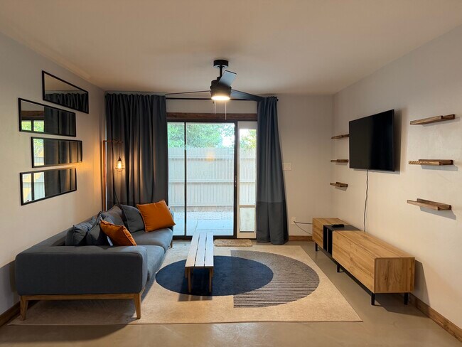 Living area - 3200 S Litzler Dr